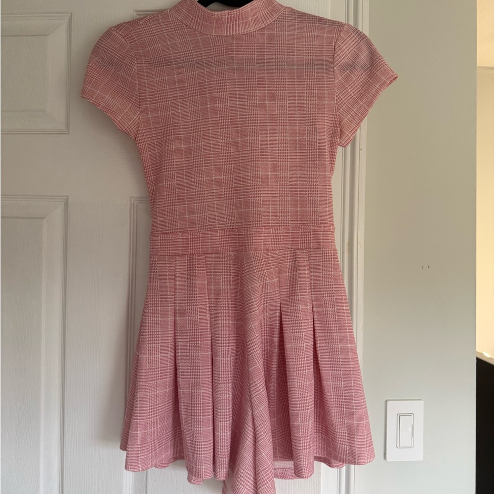 LUCY IN THE SKY PINK & WHITE ROMPER WITH AN OPEN BACK SIZE MEDIUM